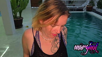 Nouvelle video en thailandeje me fait inviter dans une villa on commence sous...