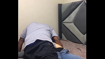 Novia de mi amigo se deja grabar. Gime como puta cuando le doy por el culo