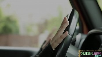 Gorgeous les trio pussylicking and squirting