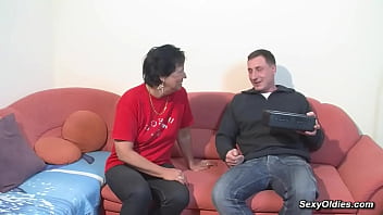 Big cock guy fucks German mature in reverse cowgirl position