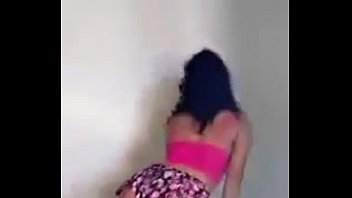 Rabuda dançando cheia de tesão