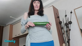 My creamy cunt started leaking from the cucumber. fisting and squirting