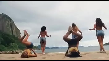 MILF Jovencita Bailando