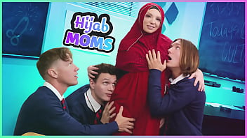 Real Hijab Woman to Please Three Cocks At Once