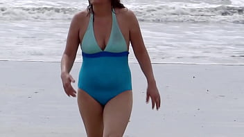 On the beach, my wife shows off, looking for a man to fuck her, strips naked, and urinates