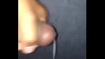 Me la jalo y sale mucho semen