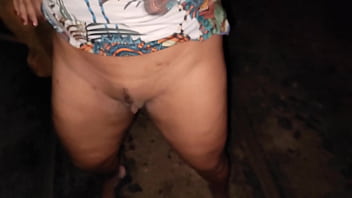 Night adventure with exhibitionism and fucking an ass until cum spurts between the train cars on the open-air railway with a lot of adrenaline. Vagninho e Luna Oliveira