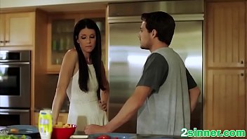 Brunette MILF slutt fucked by young guy