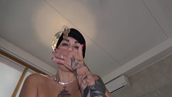 امرأة مثلية شهوانية تتوق إلى قضيب - سكس مترجم