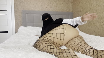 Arab slut in fishnets with no panties gives JOI