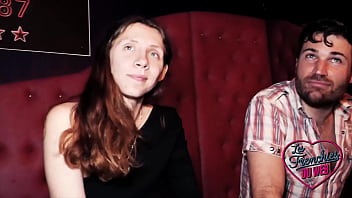 Lola, douce coquine, s'offre deux énormes bites