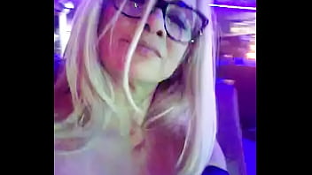 No clube de swing esperando algum macho pra foder.