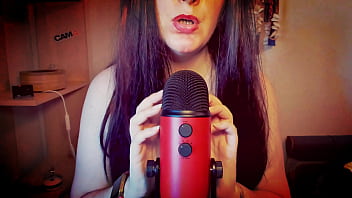 Sensual Mouth Sounds for Beautiful Italian Milf