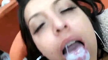 Em óleo de bebê uma loira gostosa rebolando para o garanhão espartano vídeo completo no RED