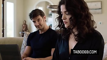 Hot milf Victoria Voxxx let the IT guy fuck her pussy in order to fix her computer