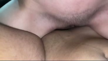 Sexo delicioso con la mujer de mi hermanastro le meto mi gran dildo