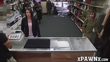 Handsome MILF sells her mouth and twat in the pawnshop