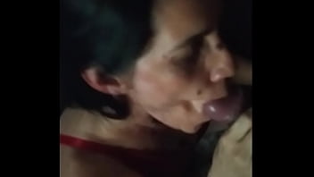 O corno não esta dando conta, ela veio pedir ajuda.