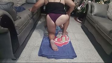 Rich, mature 70-year-old neighbor gives a blowjob