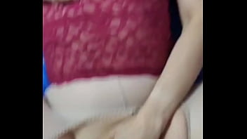 เย็ดสาวรุ่นแม่ คาชุดลูกไม้สีแดง ผลัดกันอมควยและเลียหี ก่อนเย็ดกัน