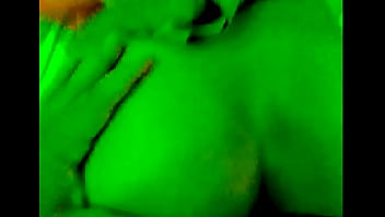 Mamãe Gostosona Toda Soltinha no Sofá