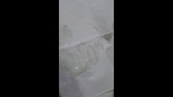 Hombre masturbandose 7w7r