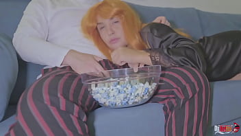 STEPMOM STARTS SUCKING MY COCK WHILE WATCHING A MOVIE AND SITTING ON IT , I FUCK AND CUM IN HER PUSSY