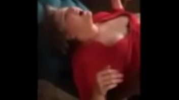 A ella le gustan las vergas jovenes