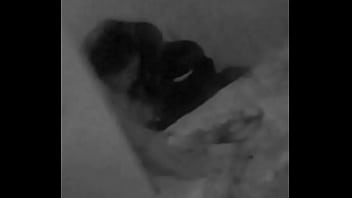 Le gusta que le grabe cuando me la cacho por el culo