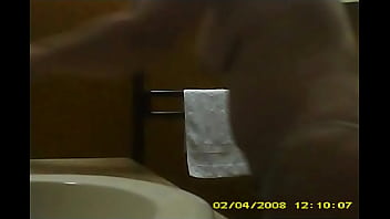 Madre espiada en el baño