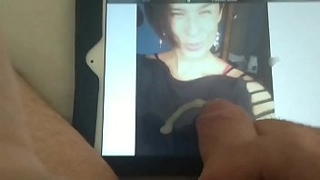 Sacándome la leche con mi zorrita mamadora