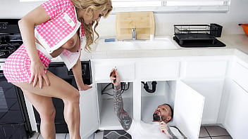 Dude.. People Wanna Watch Me Fuck My Plumber.. Lets FUCK - Taylor Vixxen, Quinton James | ThatMylf