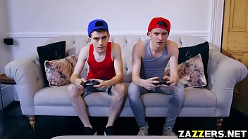 Rebecca Jane Smyth suck her friends big cock