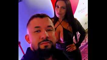 Pau grosso destruindo buceta apertada da putinha no sofá