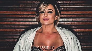 Olha só como esse pauzudo gostoso deixou minha buceta.. assista completo no cassiflix