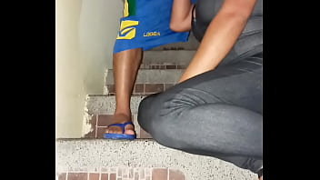 DIA DE BRUJAS CON MUCHO PLACER!! HERMANASTRO VEN QUE TENGO ALGO QUE HACERLE A TU HERMOSA POLLA! LA HERMANASTRA LE REALIZA UNA MAMADA INTENSA CON MUCHA SALIVA Y SENSACIONES INTENSAS