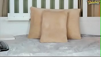 TiaRussel squirt on the bed