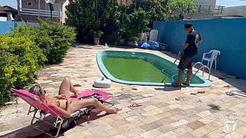ARROMBEI A BUCETA DA PUTA RABUDA LOIRA NA PISCINA *** COMPLETO NO SHEER E NO RED***