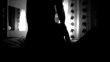 A Alexia le gusta ser mi perra, le gusta ponerse a cuatro patas.