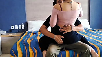 MI NOVIA ES MUY CALIENTE