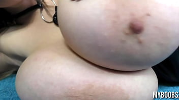 Huge natural Boobs babe in Spandex Sexy Bouncing Boobs