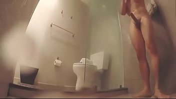 Incroyable blonde chaude avec de gros seins en lingerie bleue baisée dur à la maison