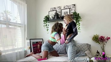 Hot 69 Lesbians Angel Youngs & Jenna Foxx Making Out On Bed!