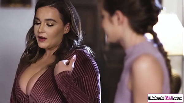 Lesbian babe tribbing with her stepmom