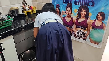 सर की वाइफ घर पर नहीं थी तो सर ने कॉलेज गर्ल को फोन करके घर पे बुलाया और उसको पैसा देकर उसका चूत चोदा