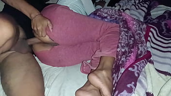 Padrastro B.Entra en la madrugada a mi habitación y me folla por detrás