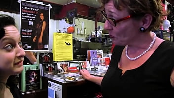 Mature lesbian - cafe