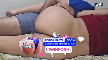 Dona de casa casada goza sendo chupada pelo corno e quase é flagrada pelo filho (veja a parte 2)