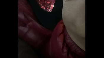 Encoxada en hombro bus señora