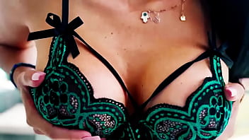 Miami MILF with huge clit